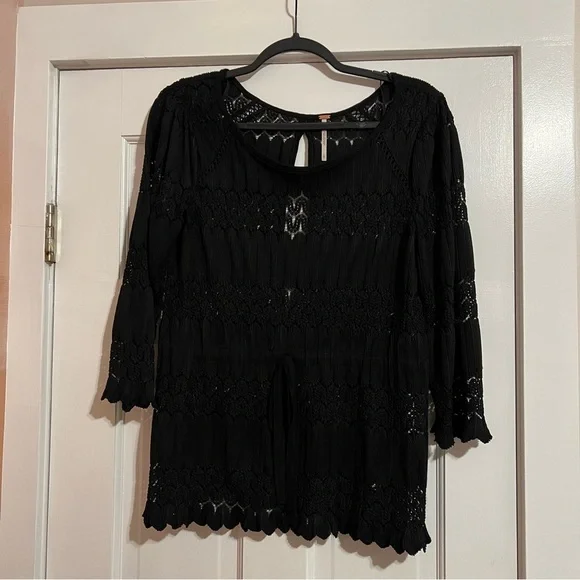 #176 FREE PEOPLE FIRE ISLAND BLACK CROCHET KNIT SCALLOP HEM BLOUSE SIZE LARGE - Picture 3 of 6
